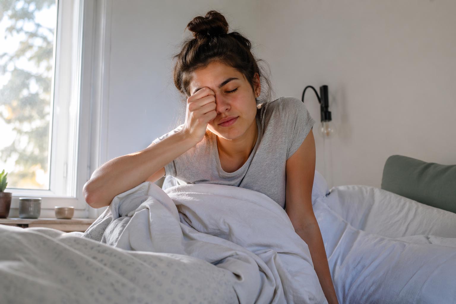 umorna zena ujutru, budjenje bez energije, los san, jutarnji umor, spavanje, laganica, laganica.rs