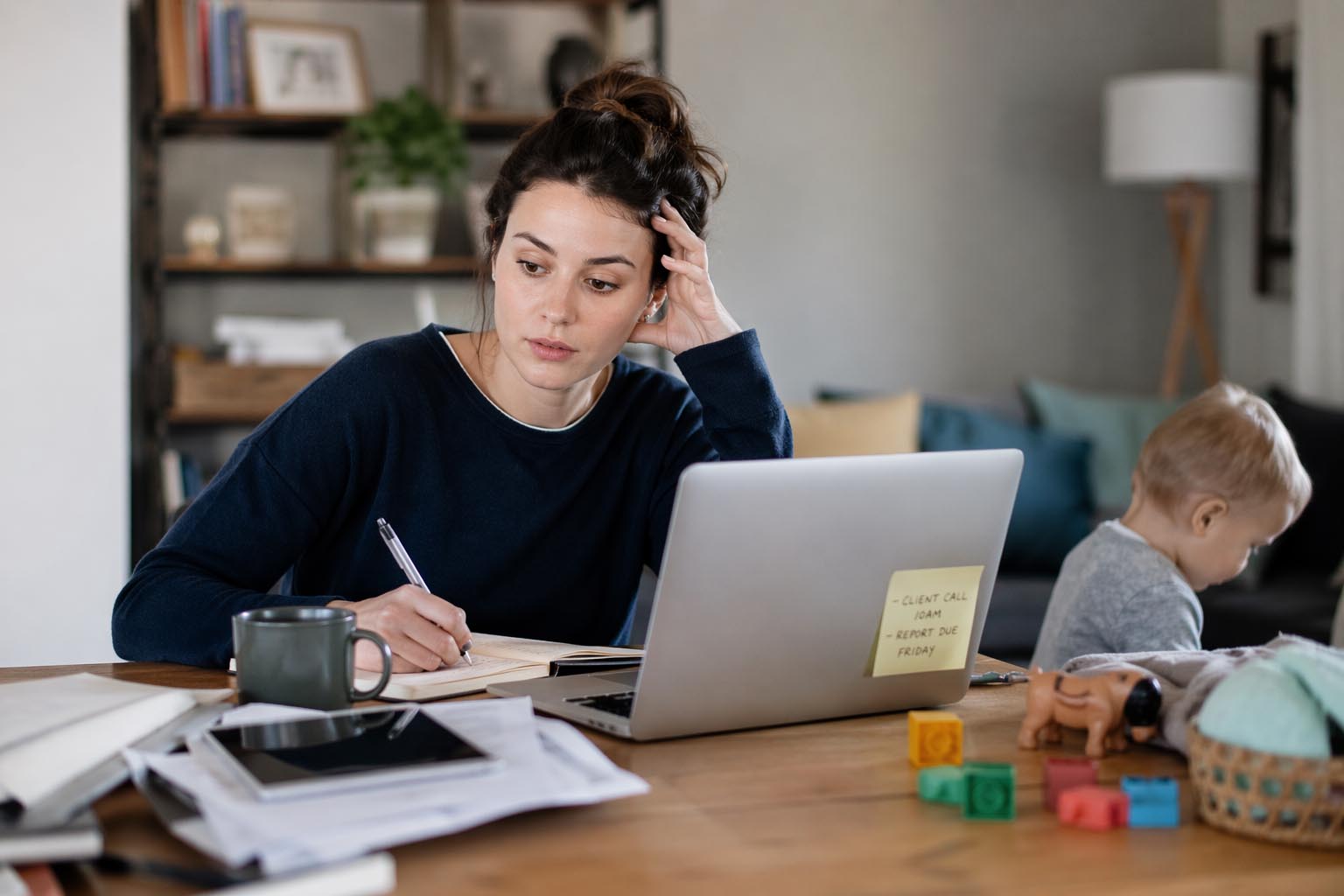 zena rasejana, gubi fokus, mentalni umor, svakodnevni stres, laganica, laganica.rs