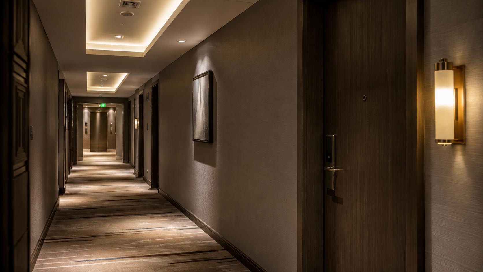 tiha hotelska soba, soba pored lifta, soba na kraju hodnika, buka u hotelu, izbor hotelske sobe, miran hotel, rezervacija hotela, saveti za putovanje