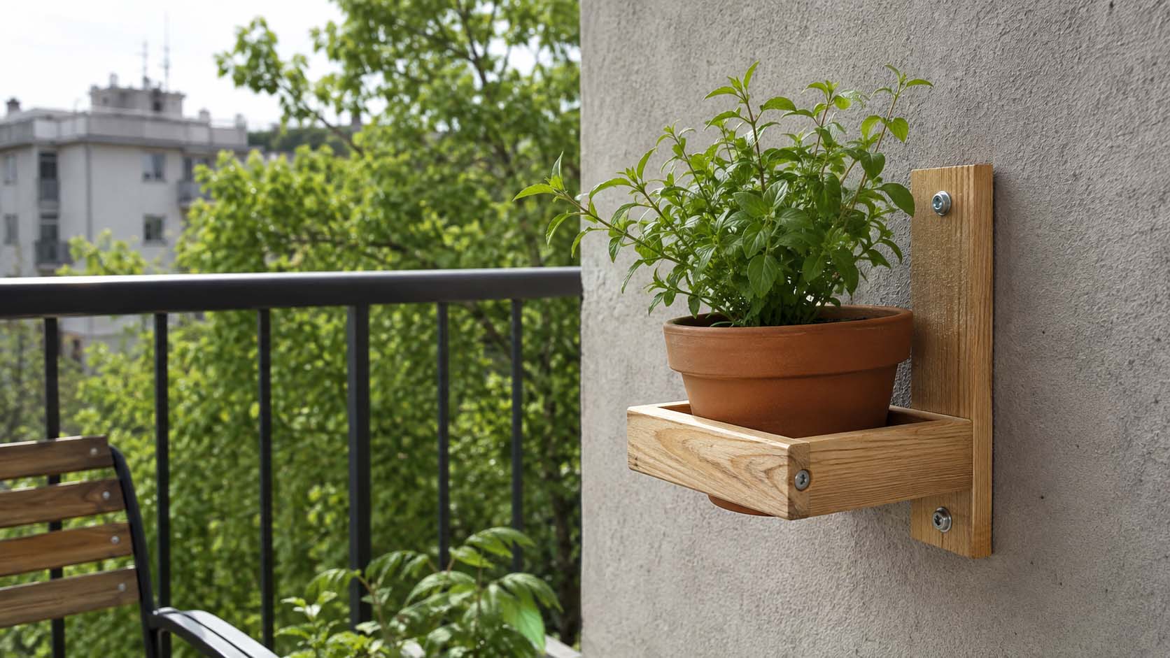 držač za saksije, ostatak letvice, DIY balkon, uradi sam, drveni držač za saksije, balkon i biljke, mali projekat