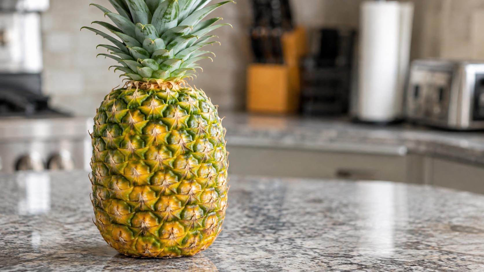 ananas, zrelost ananasa, kupovina voća, kuhinjski saveti, LAGANICA, LAGANICA.rs