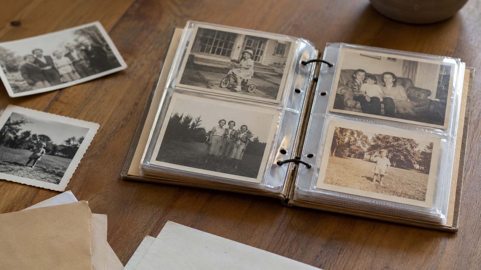stare fotografije, mali foto album, čuvanje fotografija, organizacija fotografija, porodični album, foto džepovi, arhiviranje fotografija, sređivanje uspomena