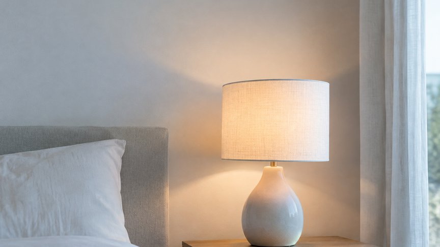 noćna lampa, odsjaj, osvetljenje sobe, sijalica, abažur, zid, rasveta, soba, laganica, laganica.rs, laganicars