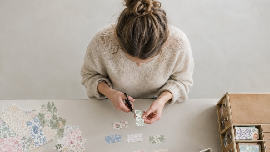 tapeta, nalepnice za fioke, kutije, uređenje doma, kartonske kutije, organizacija, papir, fioke, laganica, laganica.rs, laganicars